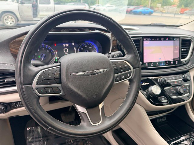 Used 2022 Chrysler Pacifica Limited w/ Uconnect Theater Family Group AWD/4WD image 31