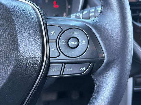 Used 2025 Toyota Corolla Cross XLE image 26