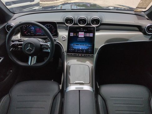 Used 2025 Mercedes-Benz GLC 300 4MATIC image 15