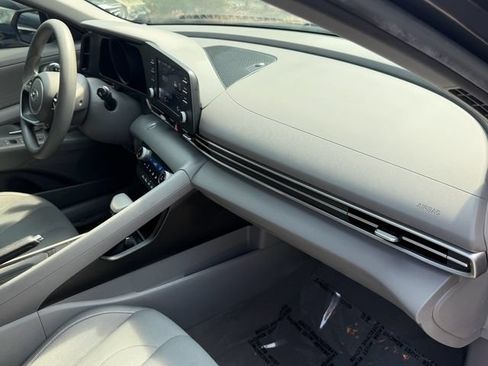 Used 2023 Hyundai Elantra SEL FWD image 18