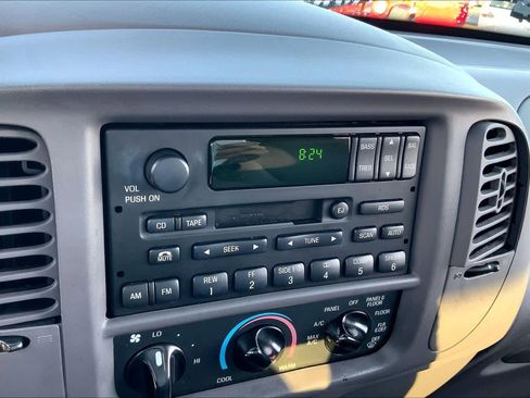 Used 2001 Ford Expedition XLT image 26