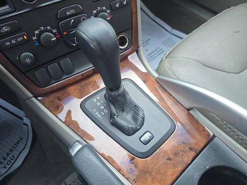 Used 2005 Volvo XC70 image 23