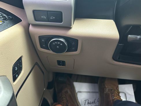 Used 2015 Ford F150 Lariat image 31