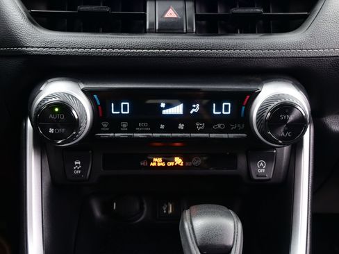 Used 2025 Toyota RAV4 XLE AWD/4WD image 20