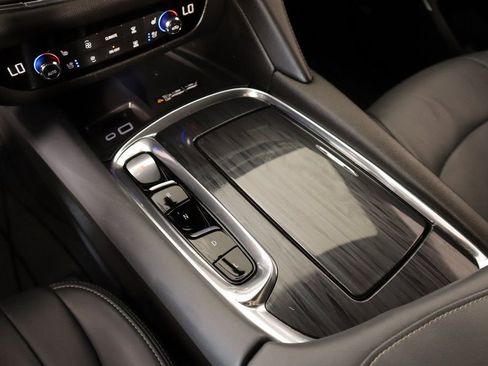 Used 2023 Buick Enclave Premium image 9