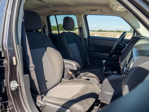 Used 2015 Jeep Patriot Sport w/ Power Value Group AWD/4WD image 29