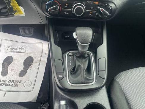 Used 2025 Kia Soul LX w/ LX Technology Package FWD image 26