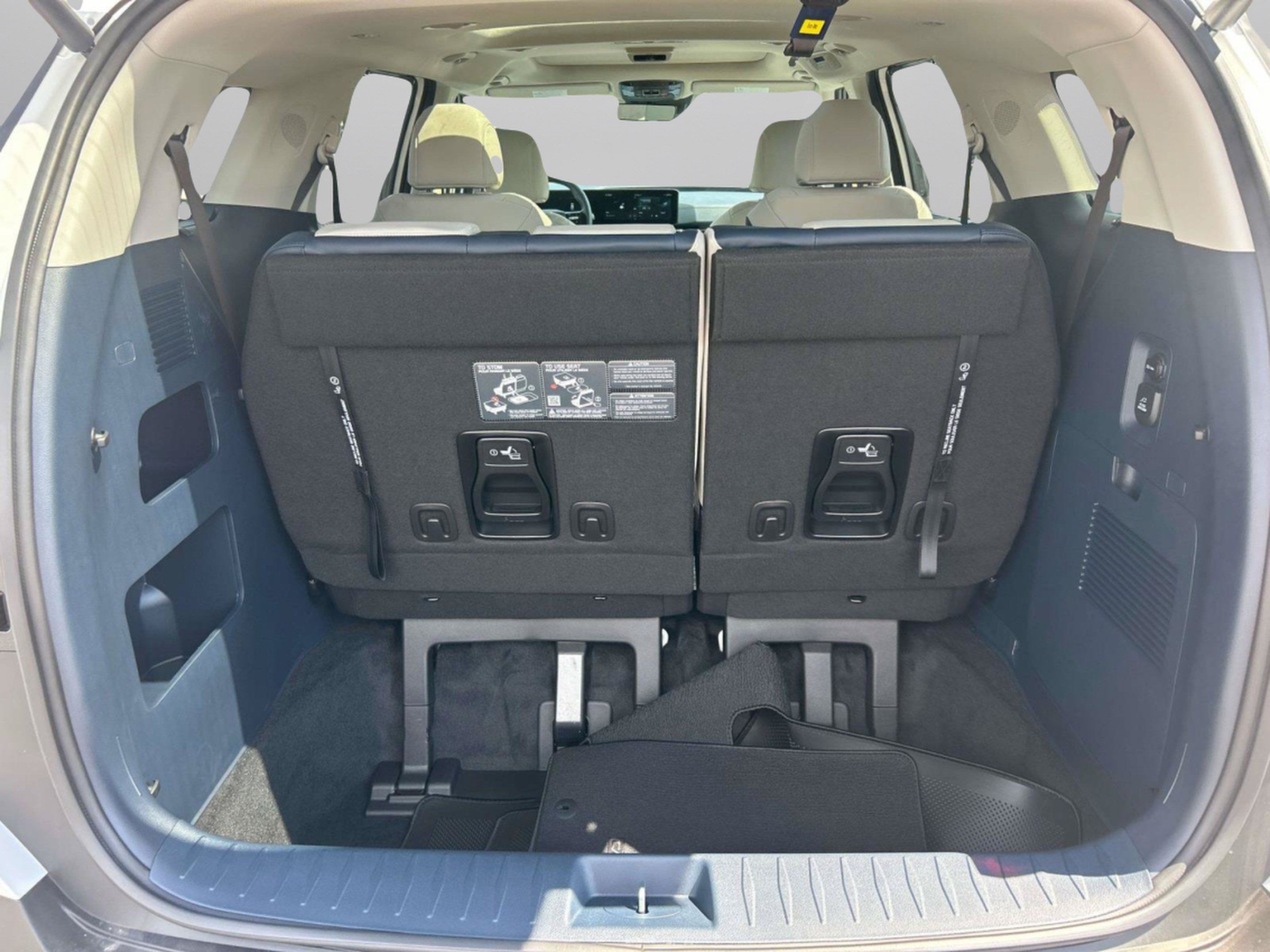 New 2027 Kia Carnival SX FWD image 9