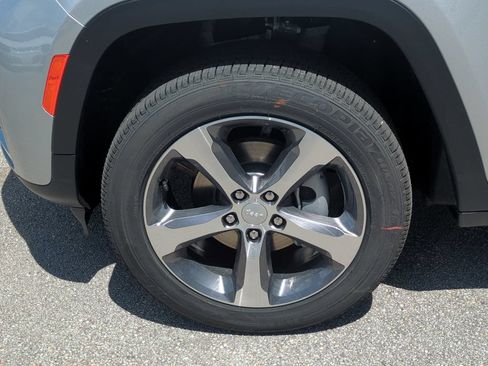 New 2026 Jeep Grand Cherokee Limited RWD image 11