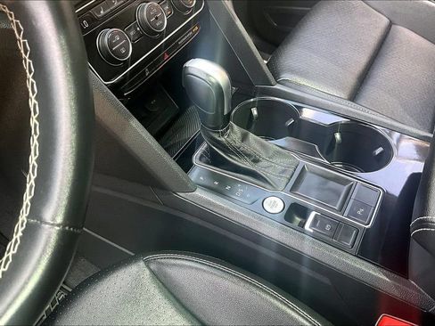 Used 2022 Volkswagen Atlas SE w/ Panoramic Sunroof Package FWD image 19