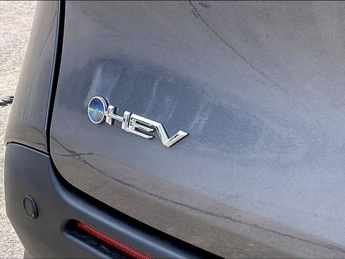 Used 2025 Toyota Sienna XLE FWD image 10