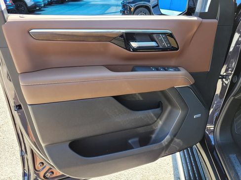 New 2026 Chevrolet Tahoe High Country RWD image 13