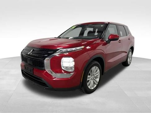 Used 2024 Mitsubishi Outlander ES FWD image 2
