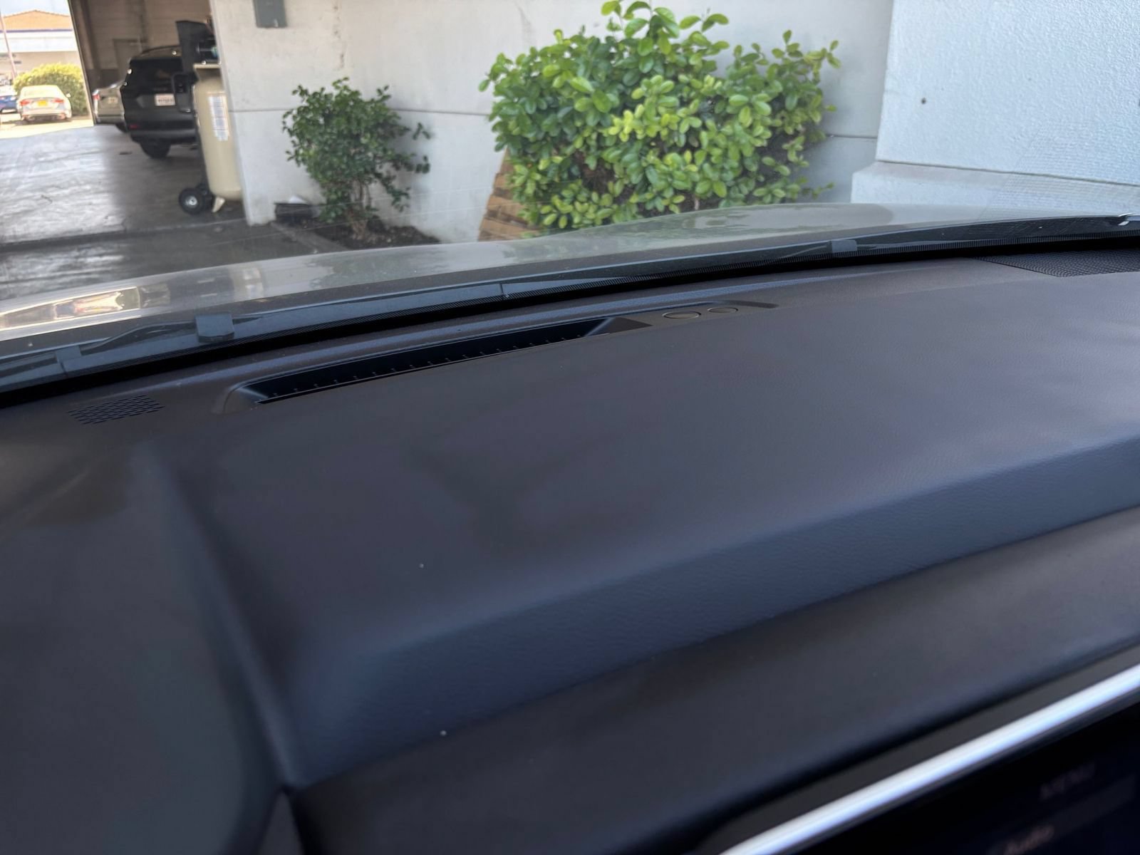 Used 2025 Nissan Rogue SV AWD/4WD image 16