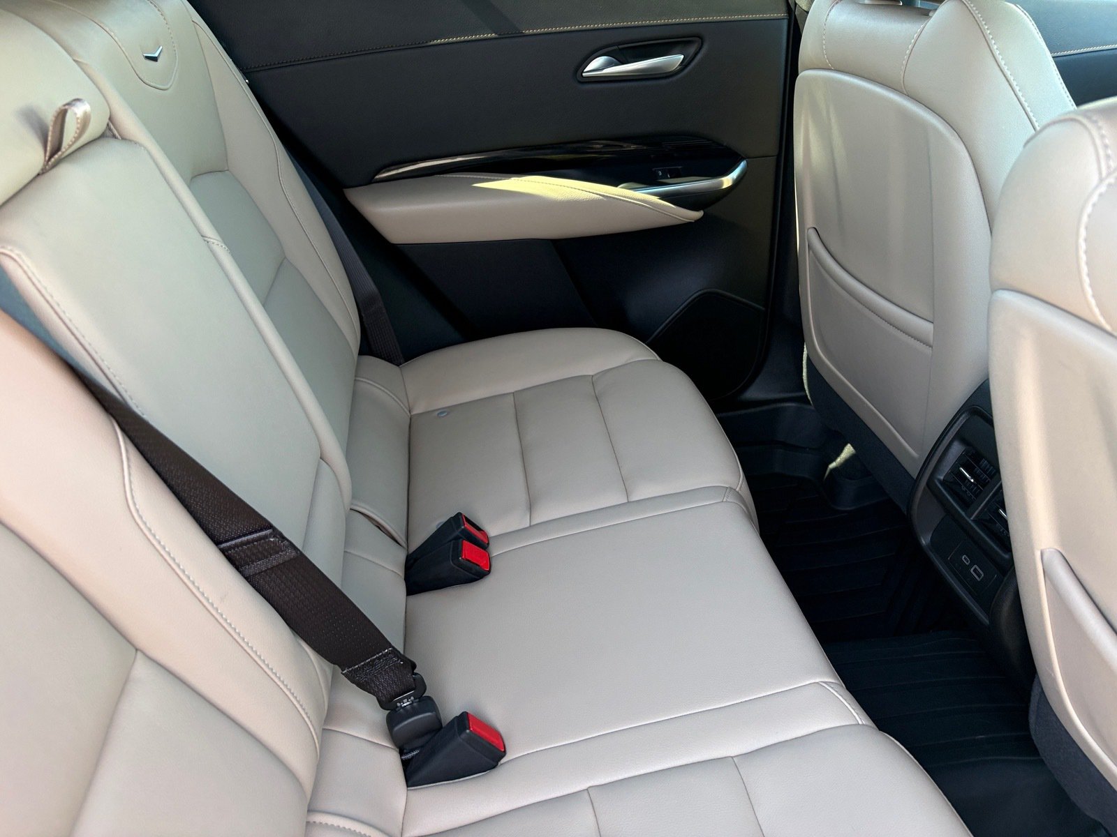 Used 2024 Cadillac XT4 Luxury FWD image 12