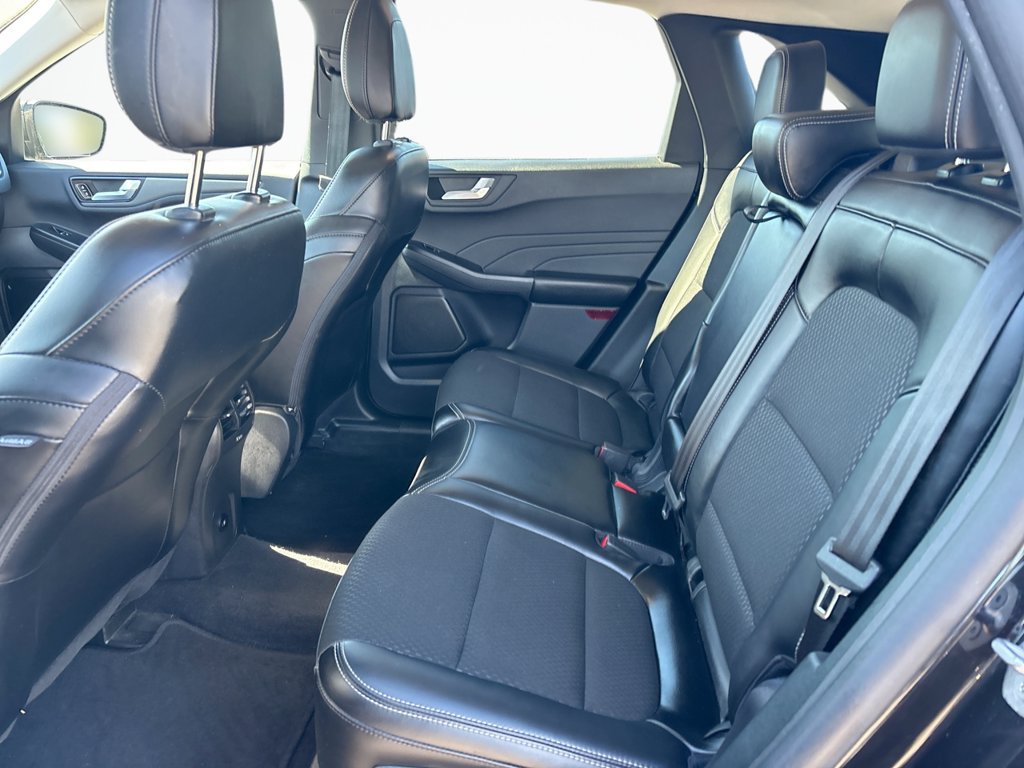 Used 2025 Ford Escape SE FWD image 18