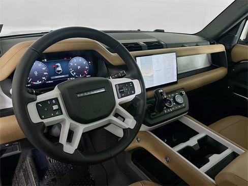 Used 2025 Land Rover Defender 110 S image 9