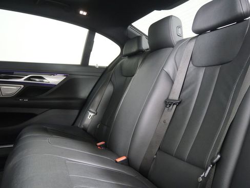 Used 2019 BMW 740i w/ Executive Package image 12