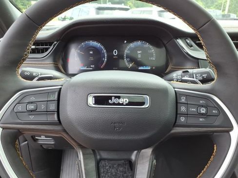 New 2026 Jeep Grand Cherokee Limited AWD/4WD image 9