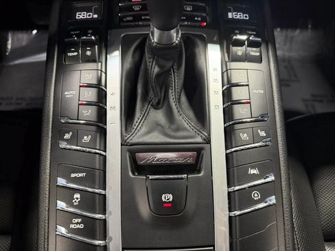 Used 2021 Porsche Macan AWD/4WD image 21