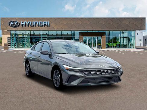 New 2026 Hyundai Elantra Sport FWD image 11