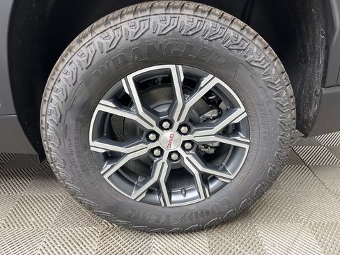 New 2026 GMC Acadia AT4 w/ Luxury Package AWD/4WD image 4