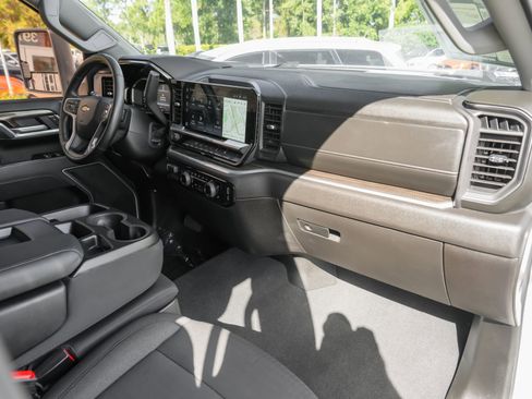 Used 2025 Chevrolet Silverado 2500 LT w/ Convenience Package image 40