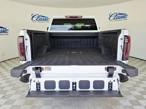 Used 2025 GMC Sierra 2500 AT4 AWD/4WD image 5