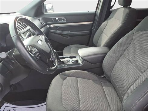 Used 2019 Ford Explorer XLT AWD/4WD image 17