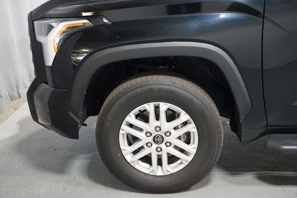 Used 2022 Toyota Tundra SR5 AWD/4WD image 5