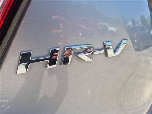 Used 2018 Honda HR-V EX image 12