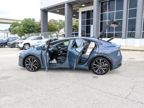 Used 2026 Toyota Prius Plug-In Hybrid FWD image 11