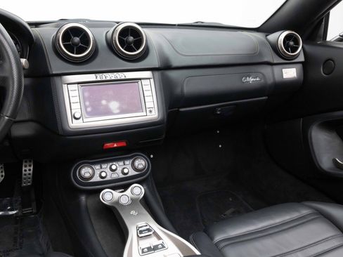 Used 2010 Ferrari California RWD image 16