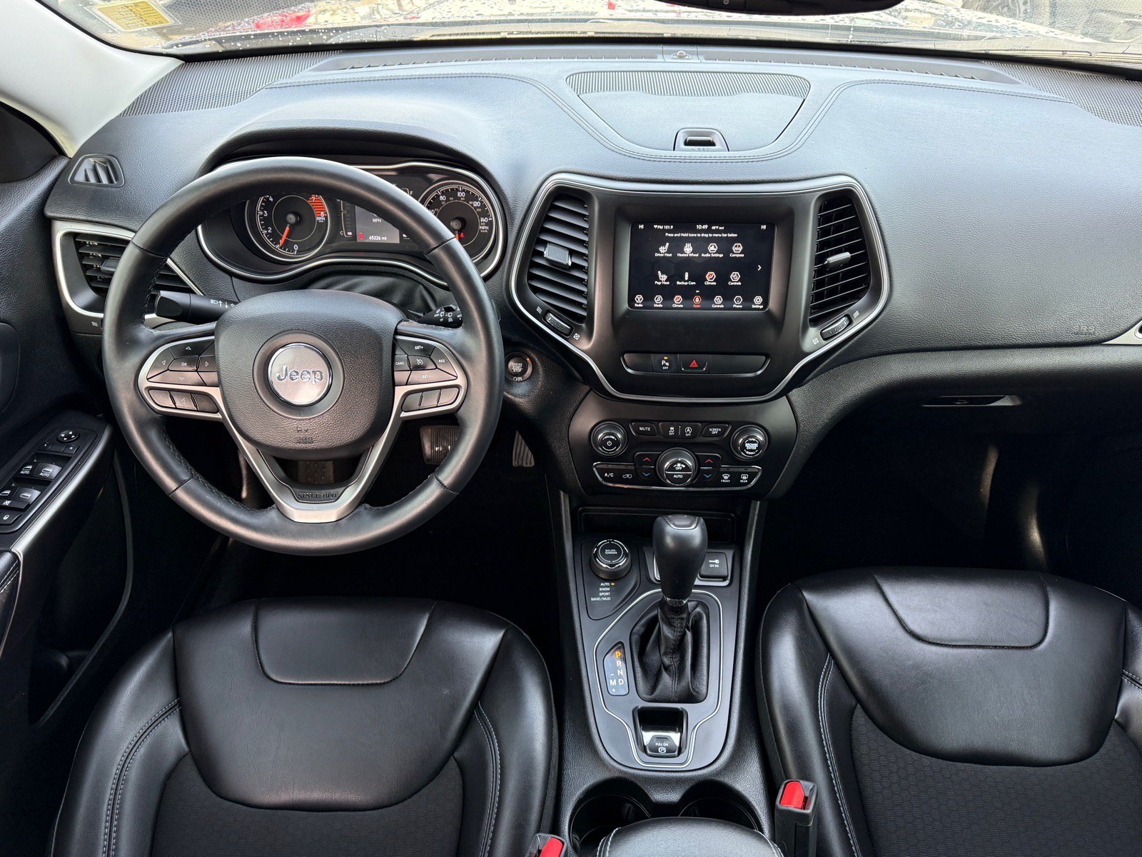 Used 2019 Jeep Cherokee Latitude Plus w/ Comfort/Convenience Group AWD/4WD image 23