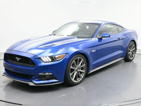 Used 2017 Ford Mustang GT Premium RWD image 3