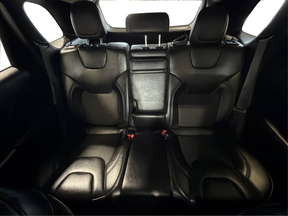 Used 2019 Jeep Cherokee Latitude Plus w/ Cold Weather Group AWD/4WD image 18