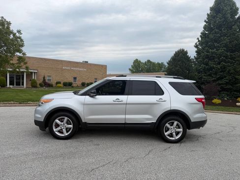 Used 2013 Ford Explorer XLT AWD/4WD image 2