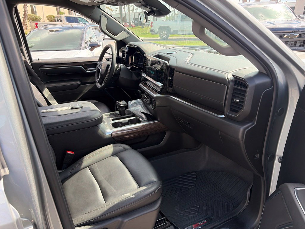 Used 2025 Chevrolet Silverado 1500 LT AWD/4WD image 10