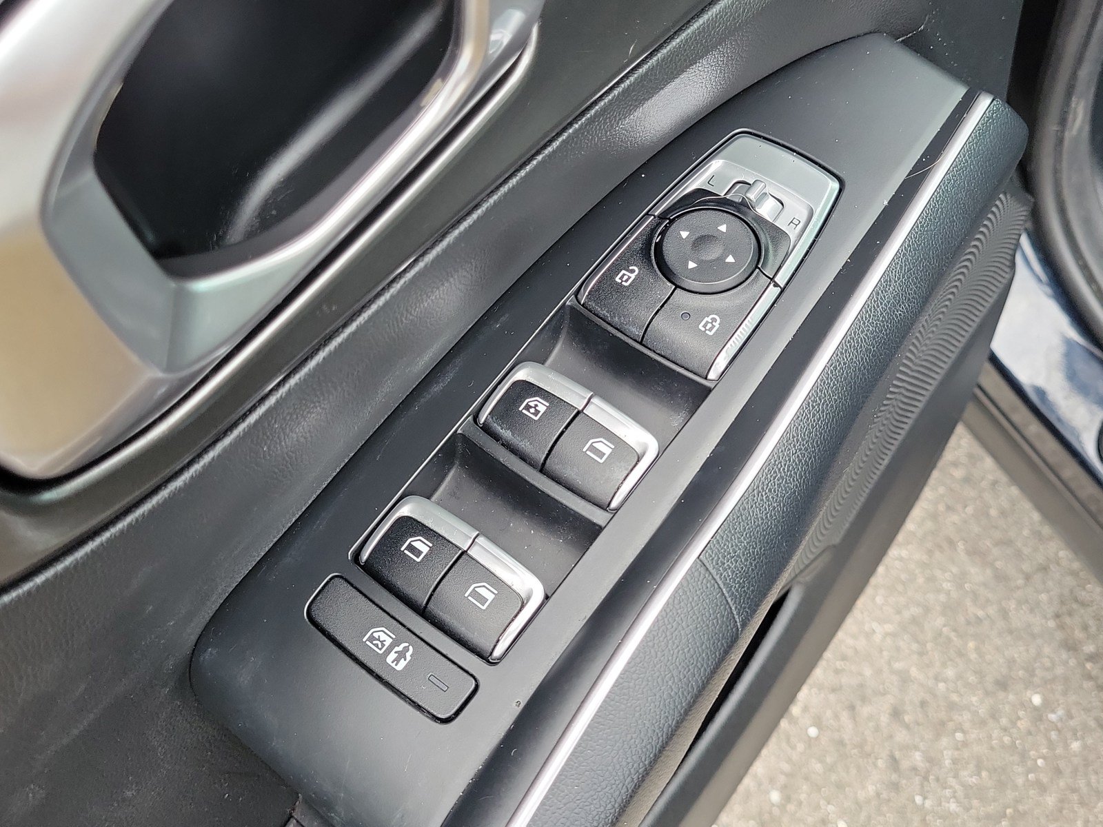 Used 2022 Kia Sorento EX w/ Panoramic Sunroof Package FWD image 14