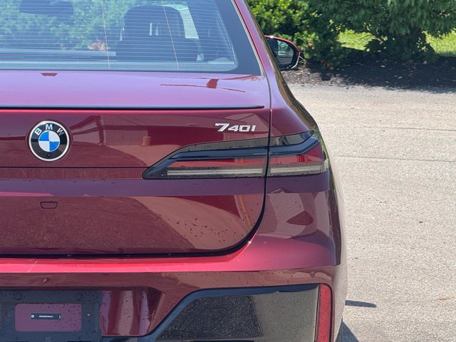 Used 2026 BMW 740i xDrive AWD/4WD image 5