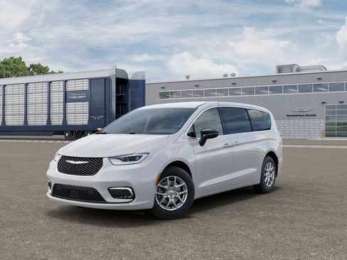 New 2026 Chrysler Pacifica Select image 1