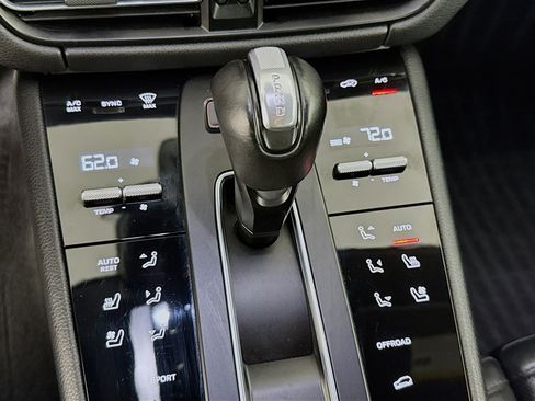 Used 2023 Porsche Macan image 19