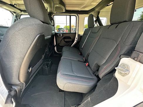 Used 2024 Jeep Wrangler Unlimited Rubicon AWD/4WD image 16