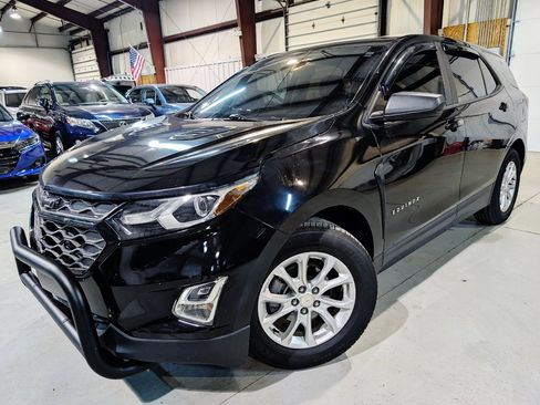 Used 2020 Chevrolet Equinox LS image 1