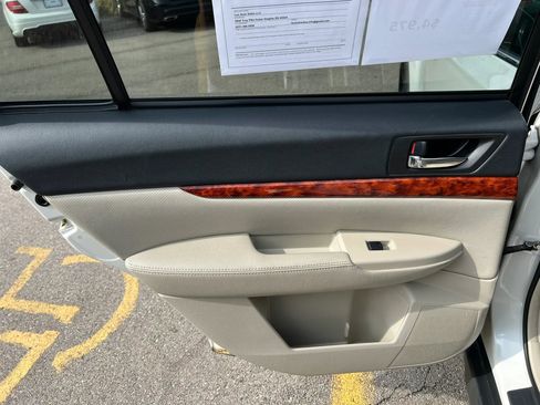 Used 2010 Subaru Outback 2.5i Limited AWD/4WD image 25