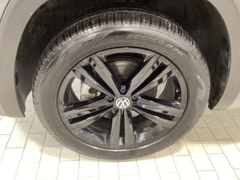Certified 2023 Volkswagen Atlas Cross Sport SEL R-Line image 19