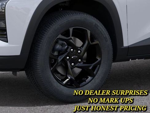 New 2026 Chevrolet Trax LT w/ Driver Confidence Package FWD image 9