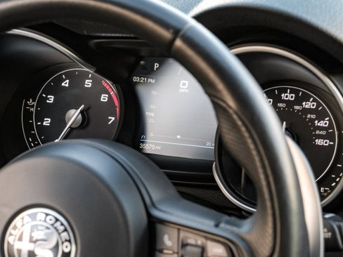 Used 2022 Alfa Romeo Stelvio Sprint image 16