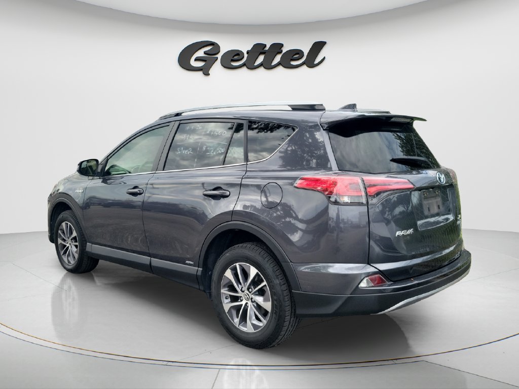 Used 2018 Toyota RAV4 XLE AWD/4WD image 4