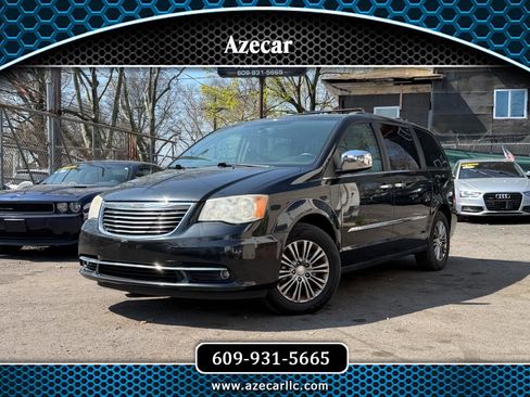 Used 2014 Chrysler Town & Country Touring-L w/ Driver Convenience Group image 1